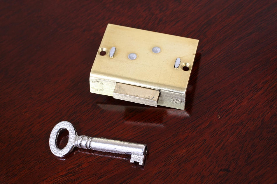 真鍮製キャビネットキー ロックセット　レフト/右開き用　28×38