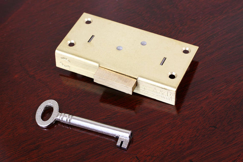 真鍮製キャビネットキーロックセット　レフト/右開き用　38×76