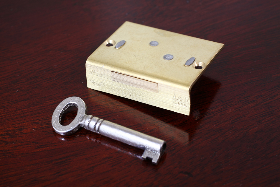 真鍮製キャビネットキーロックセット　ライト/左開き用　28×38