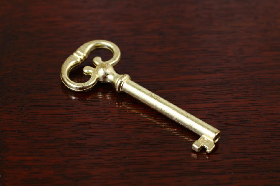 真鍮製キャビネットキー/キドニー　66サイズ