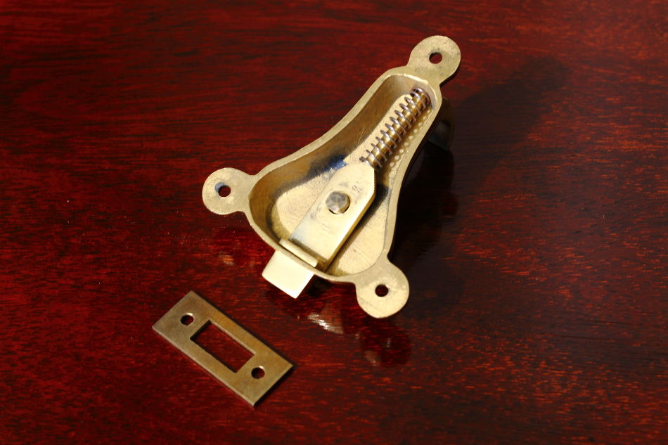 真鍮製バンジョーデザインテーブルキャッチ 76×64サイズ ポリッシュ仕上