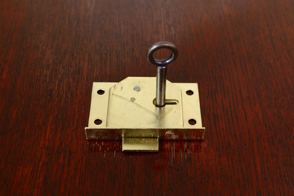 真鍮プレート ドロワーロック キーセット21　64×43