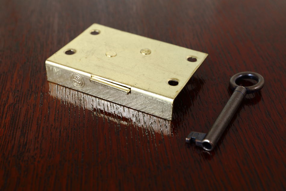 真鍮プレート ドロワーロック キーセット21　64×43