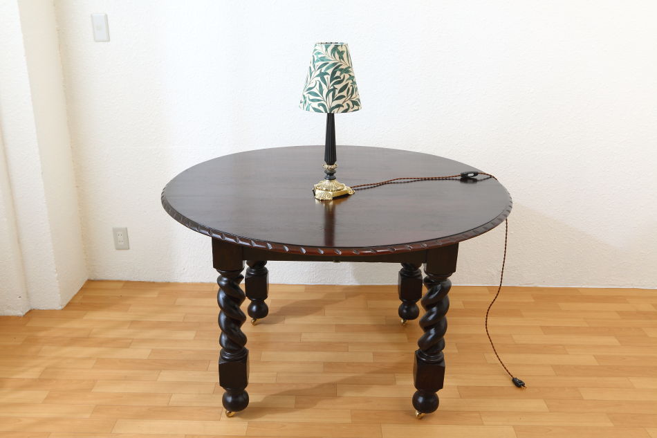 ロココスタイル ブラックフルーティングピラー/モリス・ウィローボウ テーブルランプ